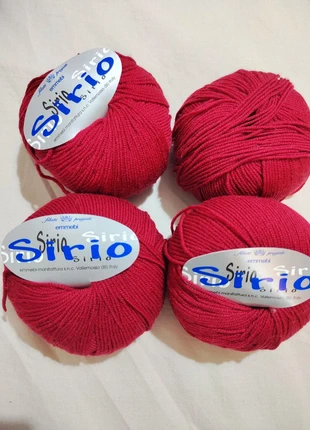 Set di gomitoli di lana colore rosso, marke: Lana, zustand: Sehr gut, 6,50 €, 7,53 € inklusive Vinted-Käuferschutz