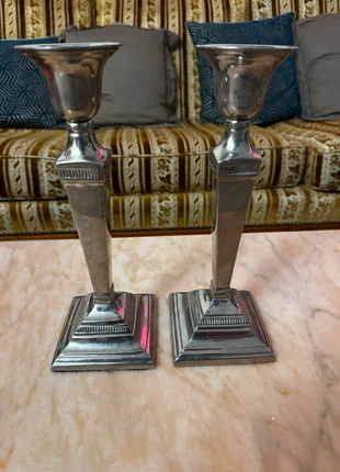 Paire de bougeoirs anciens en métal argenté – Style classique, merk: Vintage Chic, staat: Heel goed, € 100,00, € 105,70 inclusief Kopersbescherming