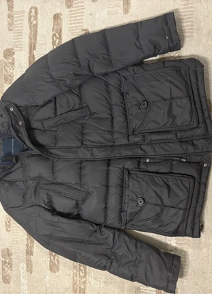 Tommy Hilfiger puffer jacket, marque: Tommy Hilfiger, état: Très bon état, taille: L, 30,00 €, 32,20 € Protection acheteurs incluse