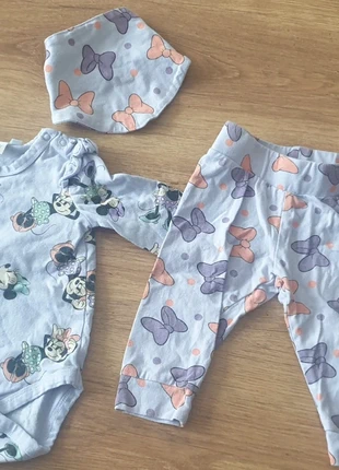Komplet body spodnie i apaszka, marque: Disney Baby, état: Très bon état, taille: 6-9 mois / 68 cm, 3,00 €, 3,85 € Protection acheteurs incluse