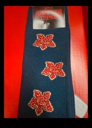 Calzini stranger things nuovo, brand: Stranger Things, condizioni: Nuovo con cartellino, taglia: Taglia unica, €5.00, €5.95 include la Protezione acquisti