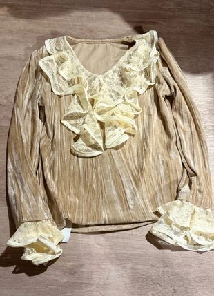 New Gold Shimmer Lace Ruffle Blouse, merk: Keting Qin, staat: Nieuw met prijskaartje, maat: S / 36 / 8, € 2,00, € 2,80 inclusief Kopersbescherming