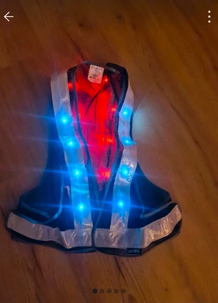 LED vest, voor zichtbaarheid op fiets/lopemd, staat: Nieuw zonder prijskaartje, € 9,95, € 11,15 inclusief Kopersbescherming