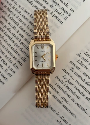 Montre à quartz pour femme blanche et dorée, brand: Quartz, condition: New with tags, size: One size, €7.00, €8.05 includes Buyer Protection