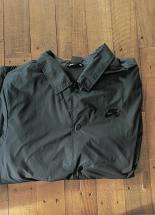 Coupe-vent Nike SB bleu coupe droite, marke: Nike, zustand: Neu, größe: XL, 25,00 €, 26,95 € inklusive Vinted-Käuferschutz