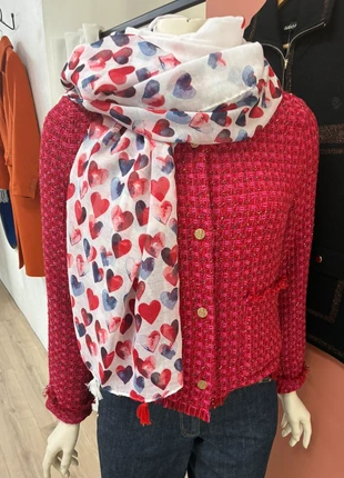 🧣 écharpe Foulard à cœurs rouge 💖 et bleu 💙, marque: Echarpe, état: Très bon état, 24,99 €, 26,94 € Protection acheteurs (Pro) incluse