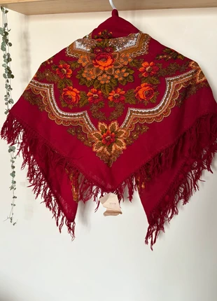 Châle carré russe dans les tons rouges, marke: pavloski, zustand: Neu, mit Etikett, 55,00 €, 58,45 € inklusive Vinted-Käuferschutz