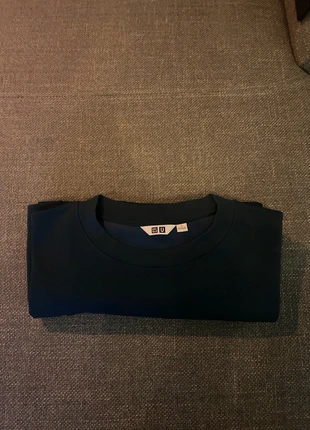 Uniqlo shirt Airism, merk: Uniqlo, staat: Heel goed, maat: S, € 8,00, € 9,10 inclusief Kopersbescherming