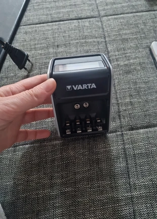 Varta Akku ladegerät, brand: VARTA, condizioni: Ottime, €8.00, €9.10 include la Protezione acquisti