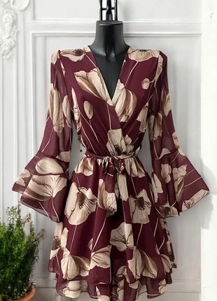 Robe courte bordeaux taille M, marque: Boutique Parisienne, état: Très bon état, taille: M / 38 / 10, 31,00 €, 33,25 € Protection acheteurs (Pro) incluse