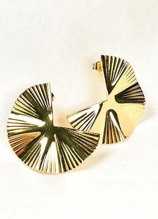 Boucles d'oreilles graphiques dorées en acier inoxydable, marke: Inconnu, zustand: Neu, mit Etikett, 15,90 €, 17,40 € beinhaltet Vinted-Käuferschutz Pro