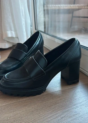 Mocassins à talon, brand: H&M, condizioni: Ottime, taglia: 41, €12.00, €13.30 include la Protezione acquisti