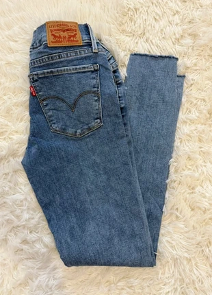 Jean Levi's 710 Skinny W22 L30/FR32, marque: Levi's, état: Bon état, taille: XXS / 32 / 4, 12,90 €, 14,25 € Protection acheteurs (Pro) incluse