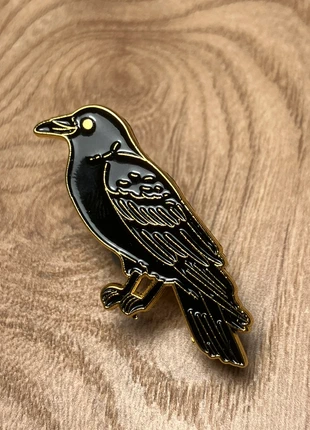 Pin’s corbeau, condition: Very good, €3.40, €4.27 includes Buyer Protection Pro