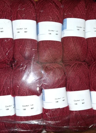 Lot 10 pelotes laine bordeaux, brand: LAINE, condizioni: Nuovo con cartellino, €12.00, €13.30 include la Protezione acquisti
