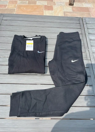 Ensemble jogging Nike - Noir - Taille S, marke: Nike, zustand: Neu, mit Etikett, größe: S, 75,00 €, 79,45 € inklusive Vinted-Käuferschutz