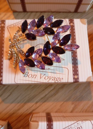 Broche avec la boîte, marca: luxe.fr, estado: Muito bom, €5.00, €5.95 inclui Proteção do Comprador Pro