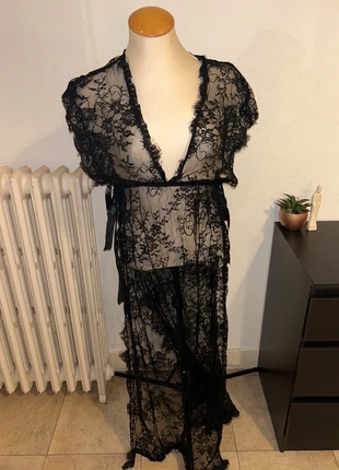 Robe de chambre longue en dentelle noire – Taille unique 🖤, état: Très bon état, 6,00 €, 7,00 € Protection acheteurs incluse