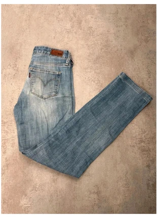 Jean Levi’s slight curve Femme Bleu vintage – Taille 32 (W25 L32), marque: Levi's, état: Très bon état, taille: XXS / 32 / 4, 25,00 €, 26,95 € Protection acheteurs incluse
