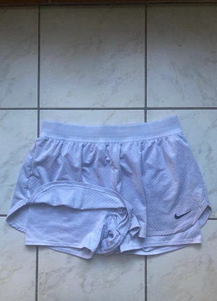 Short running Nike taille L couleur blanc gris, marque: Nike, état: Très bon état, taille: L / 40 / 12, 19,00 €, 20,65 € Protection acheteurs (Pro) incluse