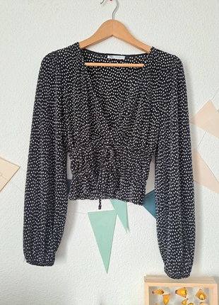 Blouse noir et blanche côtelé cache coeur, merk: Zara, staat: Heel goed, maat: S / 36 / 8, € 5,00, € 5,95 inclusief Kopersbescherming