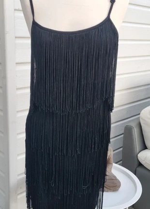 Robe de soirée noire à franges taille XS Kiabi, marca: Kiabi, estado: Muito bom, tamanho: XS / 34 / 6, €3.00, €3.85 inclui Proteção do Comprador