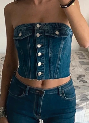 denim crop top with front buttons, brand: Zara, condizioni: Ottime, taglia: XS / IT 38 / EU 34, €10.00, €11.20 include la Protezione acquisti