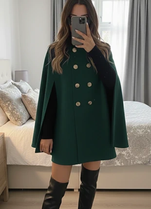 Cape Courte Militaire Verte Sapin Boutons Élégante (Taille S), marque: mila paris, état: Très bon état, taille: S / 36 / 8, 59,00 €, 62,65 € Protection acheteurs incluse