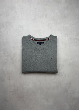 Pull Tommy Hilfiger – Col en V gris clair 100% coton – Taille XL I SKU : 000343, brand: Tommy Hilfiger, condizioni: Ottime, taglia: XL, €16.00, €17.50 include la Protezione acquisti