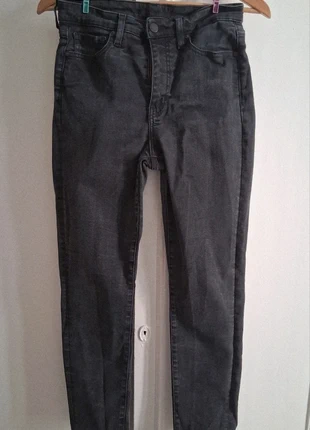 Jean slim gris Uniqlo – Taille 27, brand: Uniqlo, condizioni: Ottime, taglia: M / IT 42 / EU 38, €6.00, €7.00 include la Protezione acquisti
