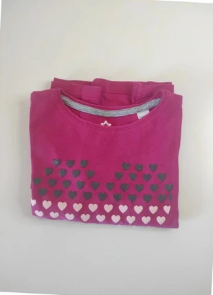 Tee-shirt fille rose de marque Okaïdi avec coeurs taille 2 ans, marke: Okaïdi, zustand: Sehr gut, größe: 24–36 Monate / 92, 1,40 €, 2,17 € inklusive Vinted-Käuferschutz