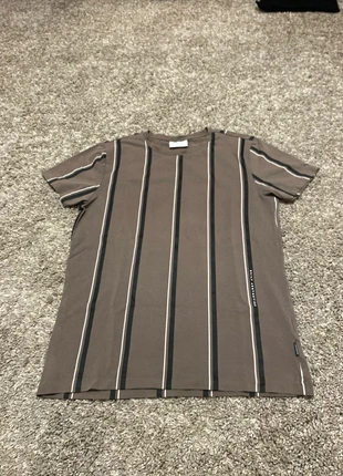 Daily tshirt maat M bruin, merk: Daily, staat: Nieuw zonder prijskaartje, maat: M, € 3,00, € 3,85 inclusief Kopersbescherming