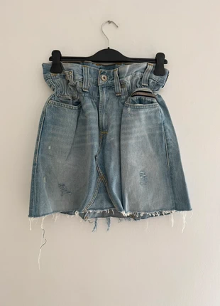 Gonna Levi’s 501 Rework – Denim Chiaro Vita Alta | Taglio Raw e Stile Vintage Unico, marca: Levi Strauss & Co., estado: Muito bom, tamanho: M / 38 / 10, €18.99, €20.64 inclui Proteção do Comprador