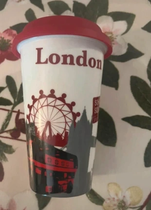 Tazza London con coperchio Maison Du Monde, marque: Maisons du Monde, état: Neuf sans étiquette, 4,00 €, 4,90 € Protection acheteurs incluse