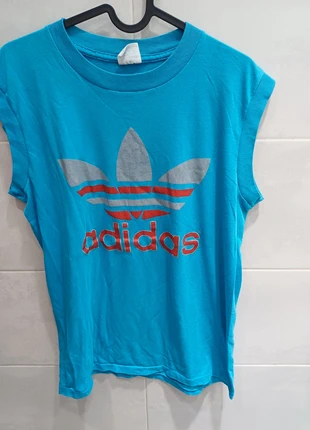 Camiseta Adidas vintage, marca: adidas, estado: Muy bueno, tamaño: L, 8,00 €, 8,40 € Protección al comprador incluida