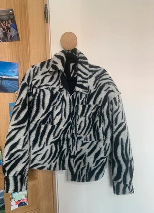 veste zébrée, marque: Bershka, état: Très bon état, taille: M / 38 / 10, 9,00 €, 10,15 € Protection acheteurs incluse
