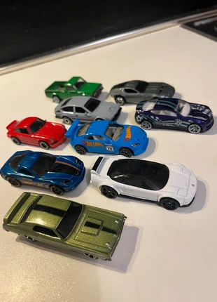 Lotto modellini HotWheels (9pezzi), brand: Hot Wheels, condizioni: Ottime, €12.00, €13.30 include la Protezione acquisti