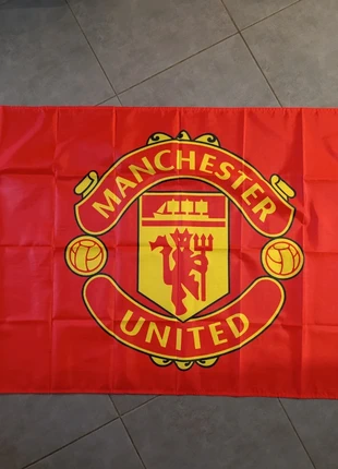Drapeau neuf Manchester United 90x150 cms, marque: Manchester United, état: Neuf avec étiquette, 15,00 €, 16,45 € Protection acheteurs incluse
