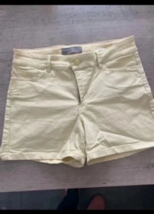 Short court en jeans jaune taille 38 Vero Moda, merk: Vero Moda, staat: Heel goed, maat: M / 38 / 10, € 7,00, € 8,05 inclusief Kopersbescherming