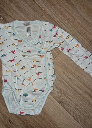 Langarm Wickelbody mit bunten autos für jungs gr. 50/56, brand: Pusblu, condizioni: Nuovo senza cartellino, taglia: 1-3 mesi / 56 cm, €1.80, €2.59 include la Protezione acquisti