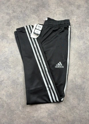 Jogging Adidas | Taille XS | Couleur Noir B3, marque: adidas, état: Neuf avec étiquette, taille: XS, 20,00 €, 21,70 € Protection acheteurs (Pro) incluse