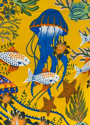 🐠Pañuelo de seda 130x130 cm – Estilo marino vibrante 💛, marque: La Boutique, état: Très bon état, 12,90 €, 14,25 € Protection acheteurs incluse