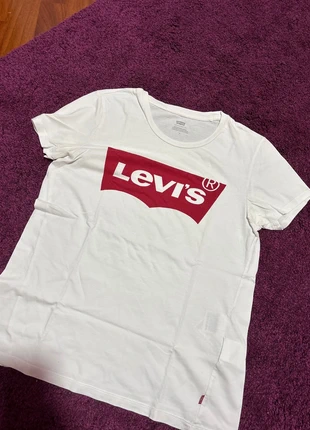 t-shirt levi’s, brand: Levi's, condizioni: Nuovo senza cartellino, taglia: M / IT 42 / EU 38, €6.00, €7.00 include la Protezione acquisti