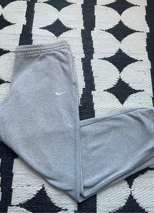 Jogging Nike Gris Solo Swoosh Baggy Unisexe (M), marke: Nike, zustand: Sehr gut, größe: M, 30,99 €, 33,24 € inklusive Vinted-Käuferschutz