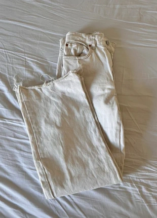 jean droit beige clair stradivarius – basique chic et polyvalent pour l’hiver, merk: Stradivarius, staat: Heel goed, maat: S / 36 / 8, € 12,00, € 13,30 inclusief Kopersbescherming