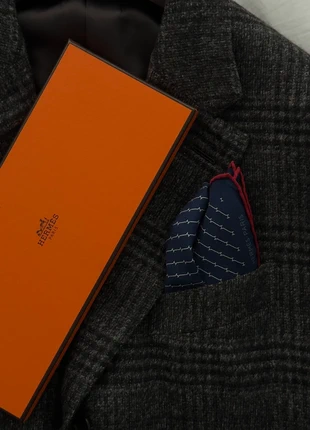 Hermès 100% Silk Pocket Square Made in France, marque: Hermès, état: Neuf sans étiquette, 95,00 €, 100,45 € Protection acheteurs incluse