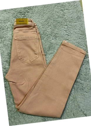 Jean Stradivarius Mom Slim Rose Taille 34 – Coupe Tendance, marke: Stradivarius, zustand: Neu, größe: XS / 34 / 6, 17,99 €, 19,59 € inklusive Vinted-Käuferschutz