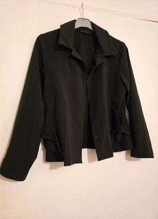 Veste légère noire Mitsuki taille 3 – détails noués, coupe élégante et minimaliste, marke: Mitsouki, zustand: Sehr gut, größe: M / 38 / 10, 7,00 €, 8,05 € inklusive Vinted-Käuferschutz