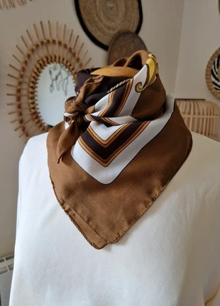 Foulard carré vintage marron / caramel imprimé equestre 73X73 cm, merk: Vintage, staat: Heel goed, € 5,00, € 5,95 inclusief Kopersbescherming Pro