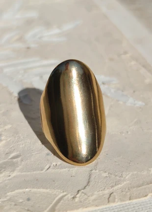 Bague dorée ovale épaisse en acier inoxydable, marca: Sézane, estado: Muy bueno, tamaño: Ajustable, 11,00 €, 12,25 € Protección al comprador Pro incluida